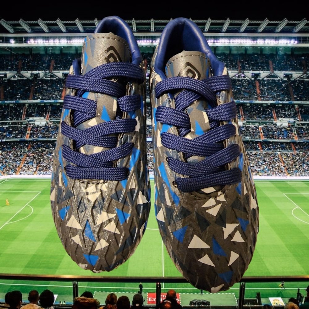 Dream Pairs Kids soccer shoes New.